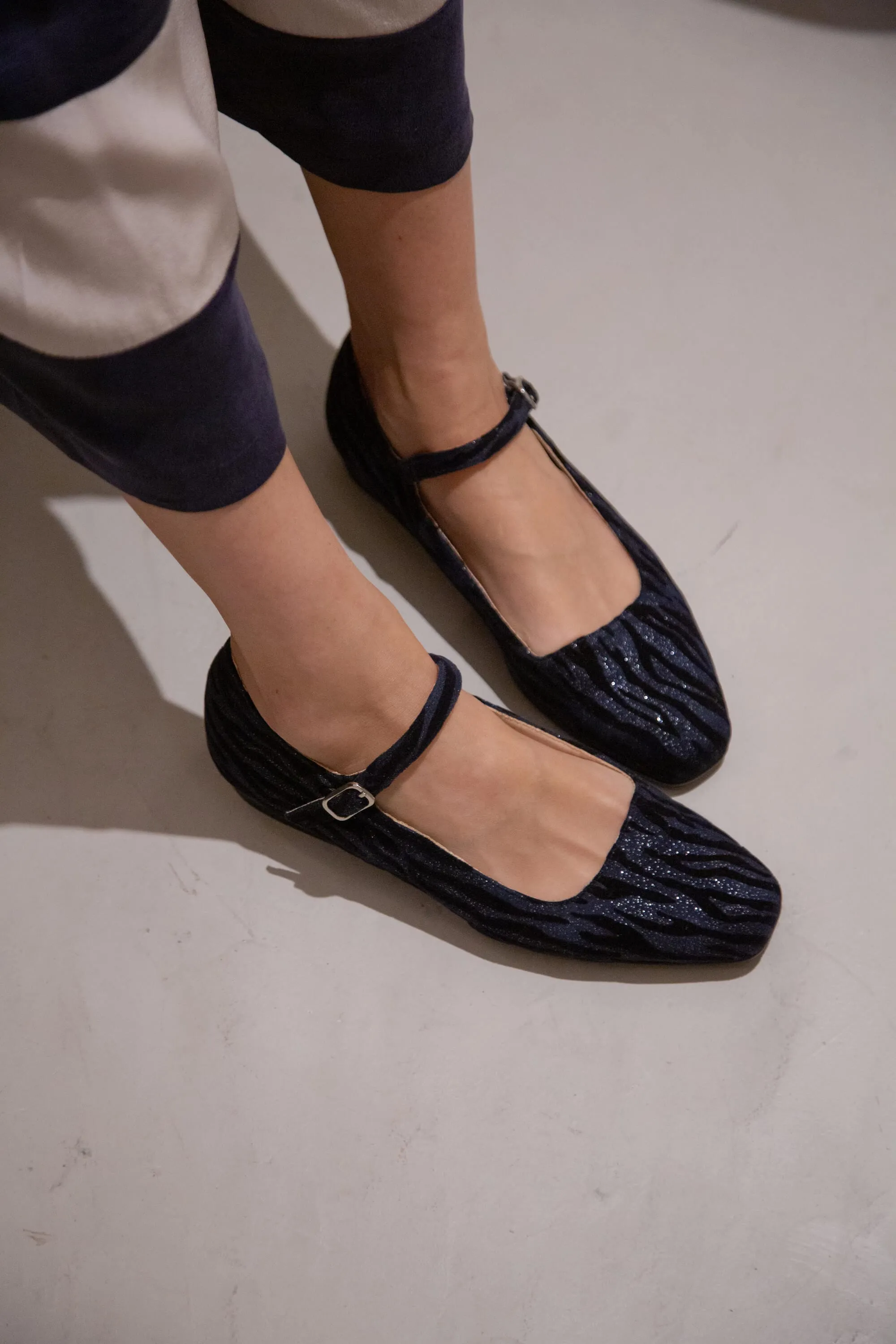 Zebra Vegan Velvet Striped Pumps | Navy