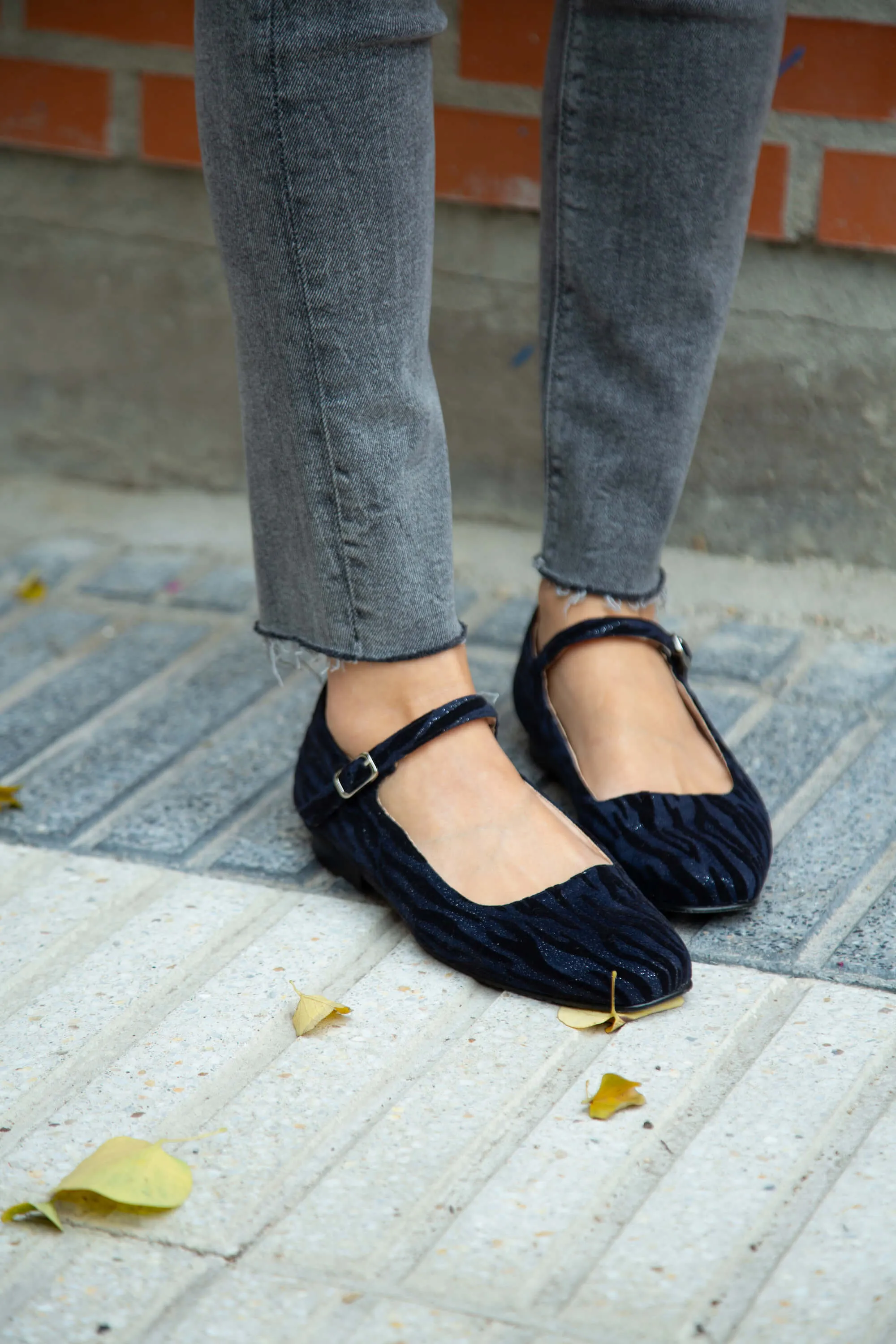 Zebra Vegan Velvet Striped Pumps | Navy